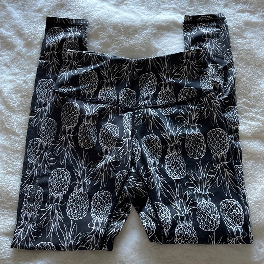 NWOT Love Fitness Pineapple Leggings Sz S Black/White